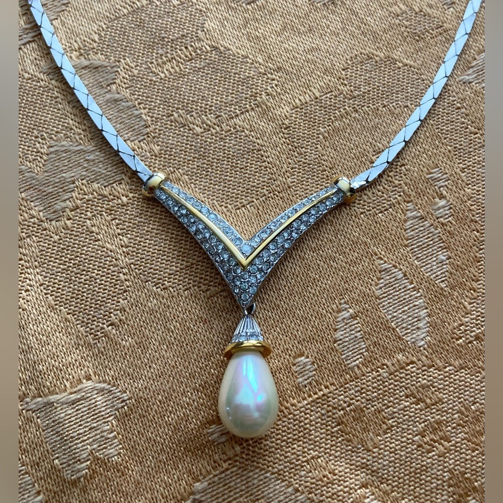 CHRISTIAN DIOR Vintage Silver Tone Crystal V-Neck Pearl Statement Necklace